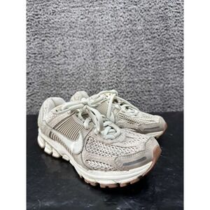 Nike Zoom‎ Vomero 5 Sneakers Light Orewood Brown FZ3780-101 Womens Size 7.5 US
